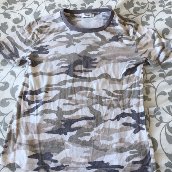 T shirt from forever 21. - Picture 1 of 2